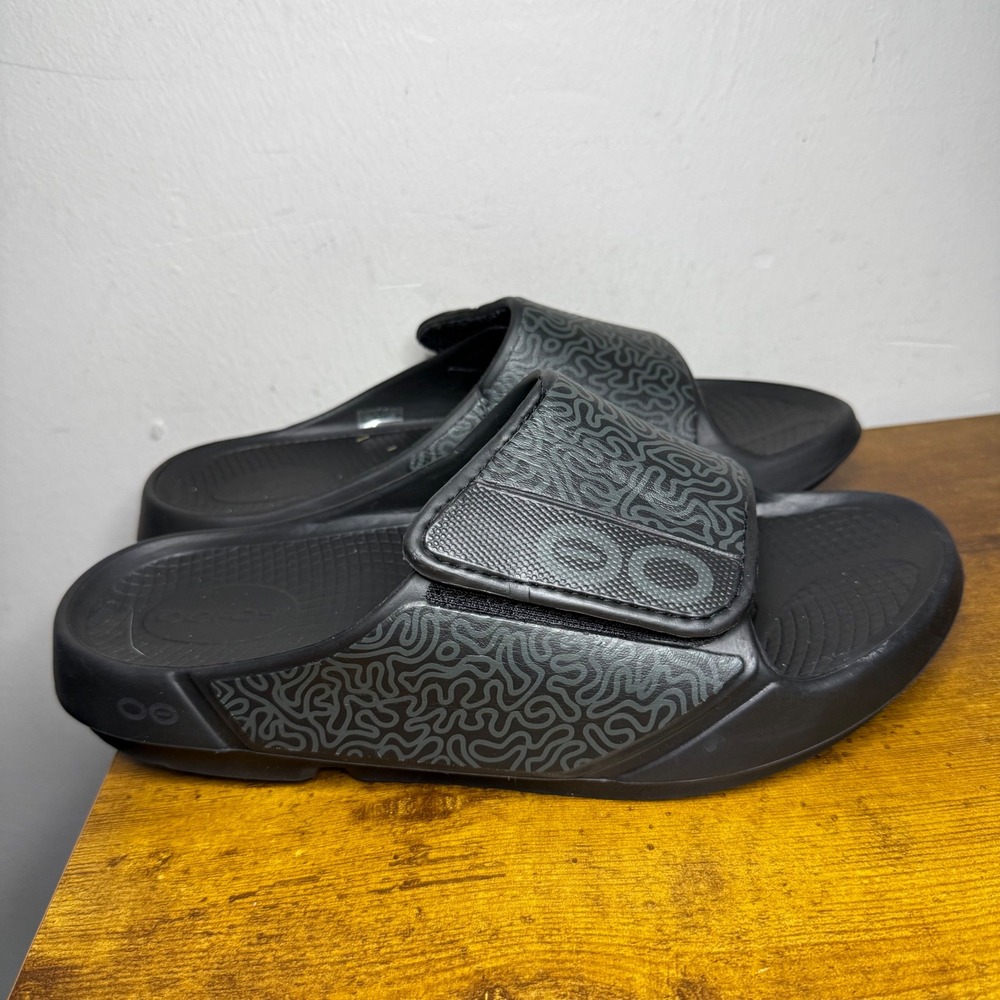 OOFOS OOahh Sport Flex Slide Sandals Mens Size 10 Black Graphic 1101